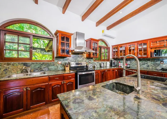 Blue Jewel Oceanfront Private Villa Tamarindo